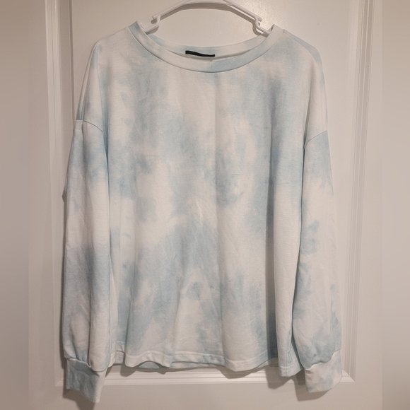 🩷 Pretty Garden Blue and White Long Sleeve Top - Picture 1 of 1